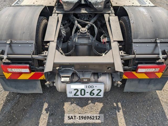 Nissan QUON 2024-10 7963388-7