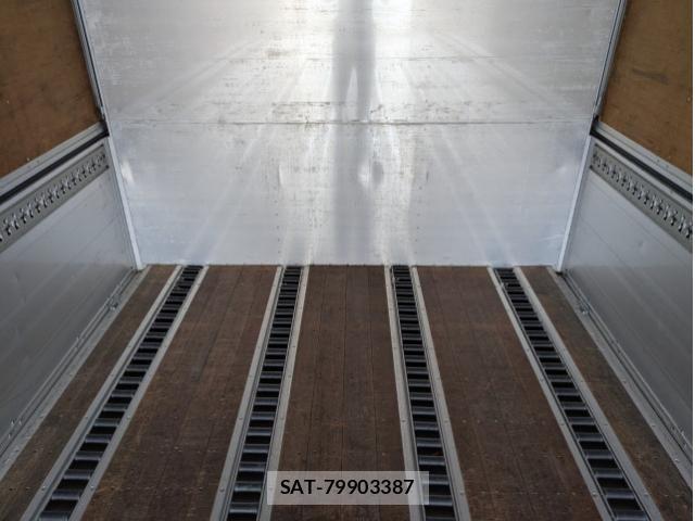 Nissan QUON 2019-07 7963393-12