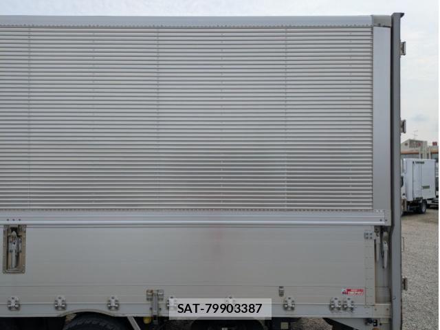Nissan QUON 2019-07 7963393-18