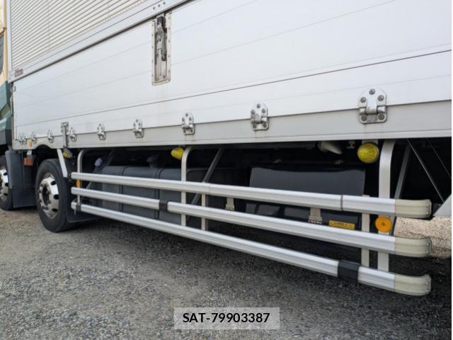 Nissan QUON 2019-07 7963393-25