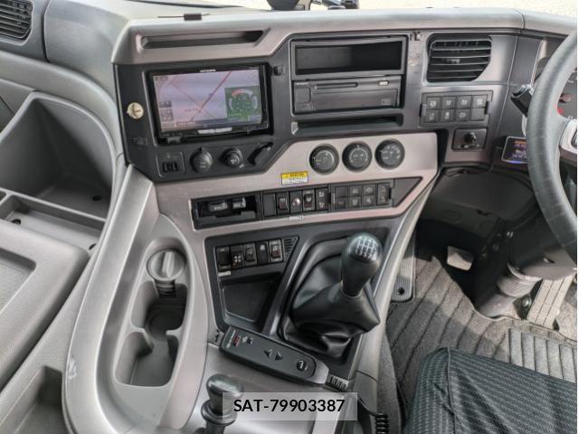 Nissan QUON 2019-07 7963393-26