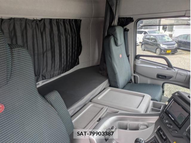 Nissan QUON 2019-07 7963393-27