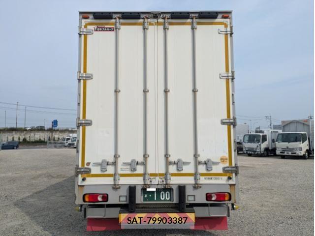Nissan QUON 2019-07 7963393-8