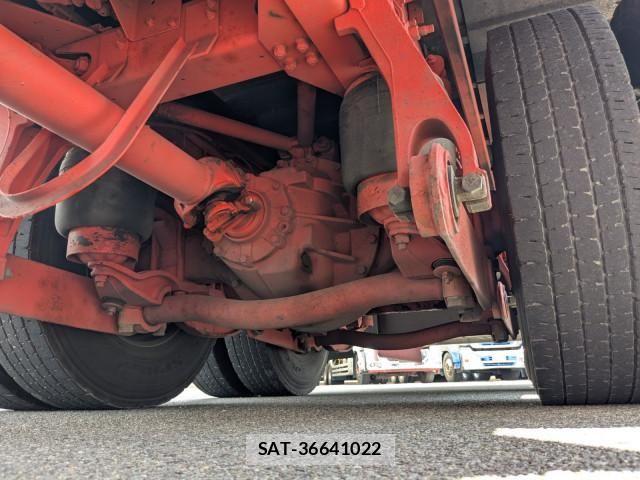 Nissan QUON 2017-08 7963403-16