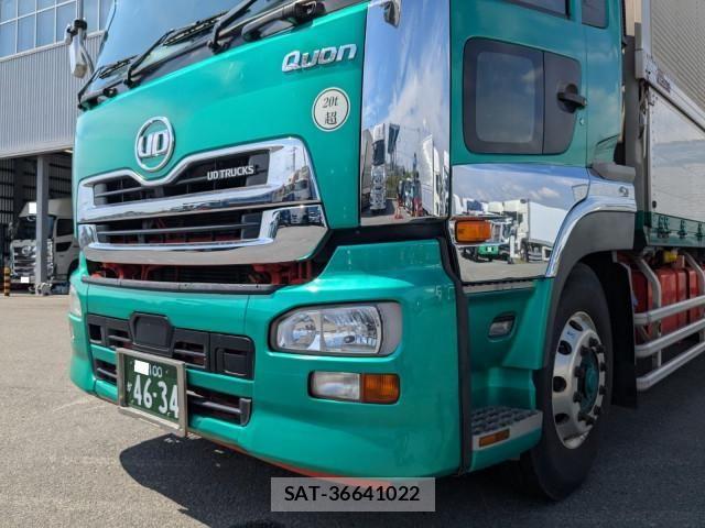 Nissan QUON 2017-08 7963403-24