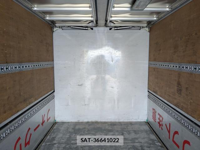 Nissan QUON 2017-08 7963403-27