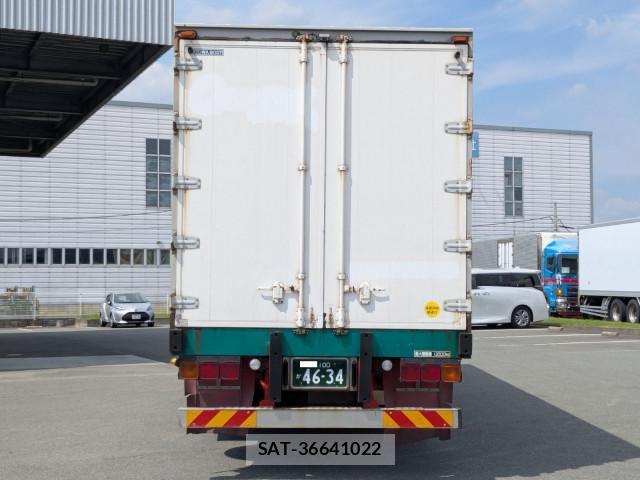 Nissan QUON 2017-08 7963403-6