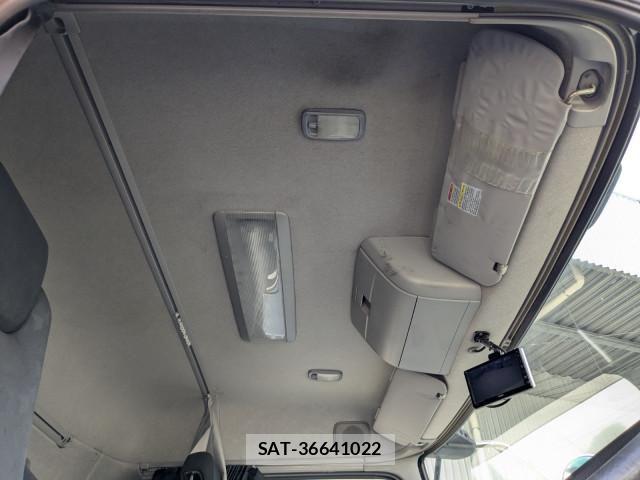 Nissan QUON 2017-08 7963403-8