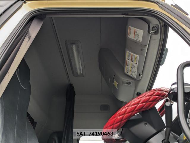 Nissan QUON 2019-06 7963392-9