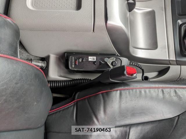Nissan QUON 2019-06 7963392-12