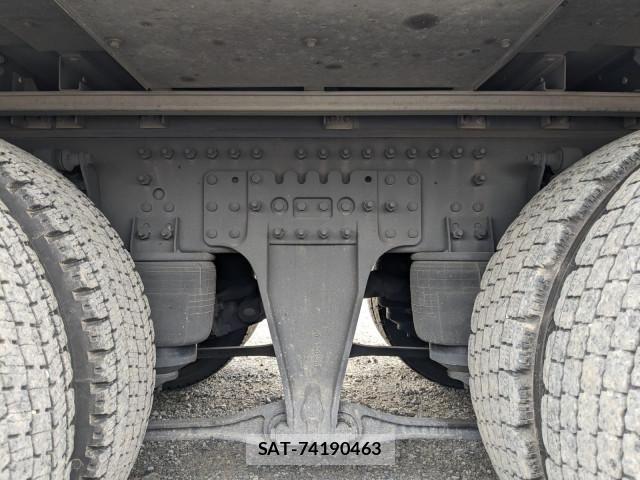 Nissan QUON 2019-06 7963392-15