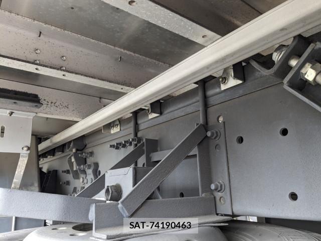 Nissan QUON 2019-06 7963392-17