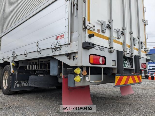 Nissan QUON 2019-06 7963392-6
