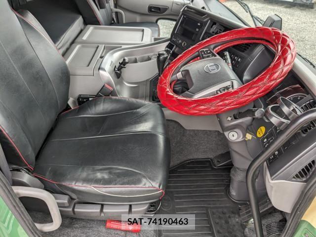 Nissan QUON 2019-06 7963392-8