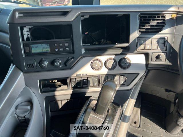 Nissan QUON 2021-06 8037826-9