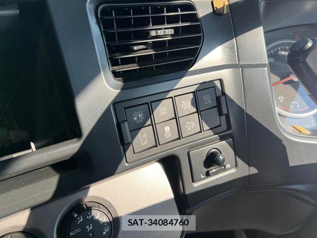 Nissan QUON 2021-06 8037826-11