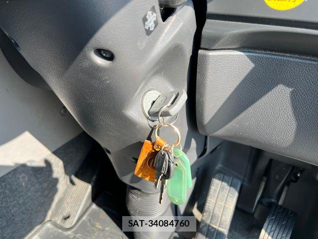 Nissan QUON 2021-06 8037826-12