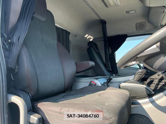 Nissan QUON 2021-06 8037826-14