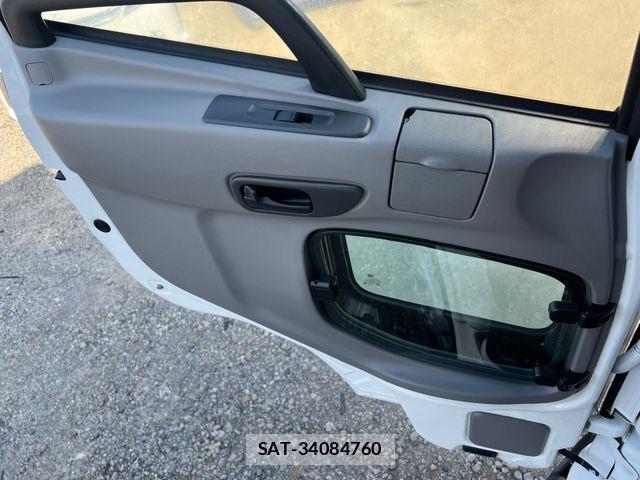 Nissan QUON 2021-06 8037826-17