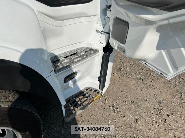 Nissan QUON 2021-06 8037826-19