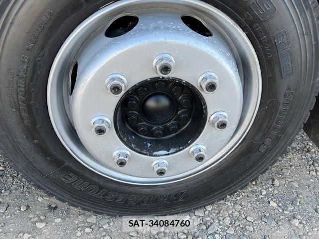 Nissan QUON 2021-06 8037826-21