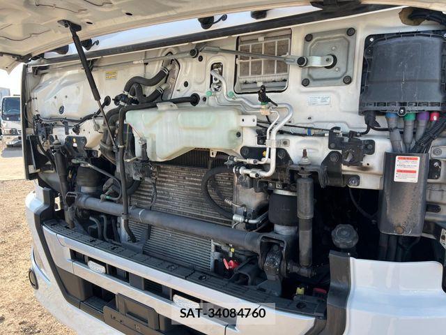 Nissan QUON 2021-06 8037826-22