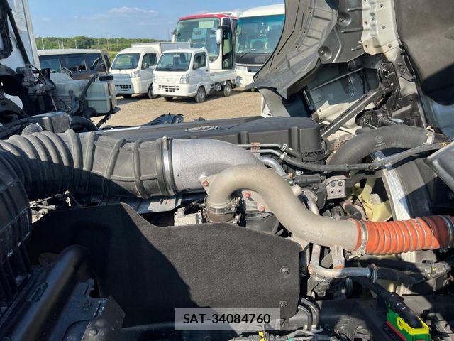 Nissan QUON 2021-06 8037826-24