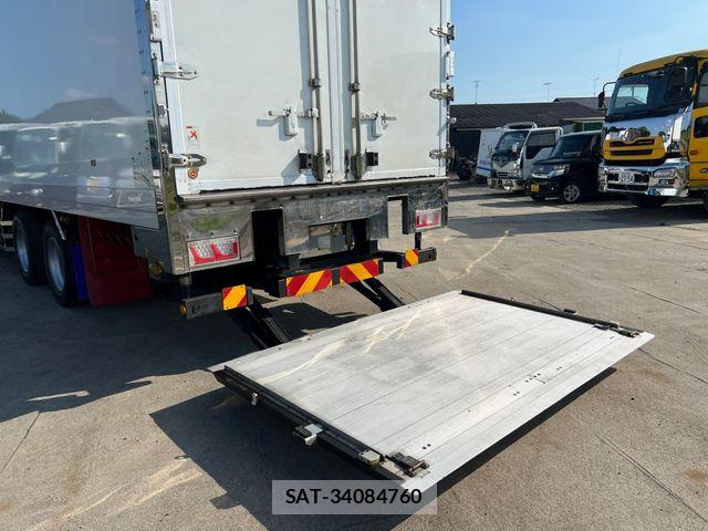 Nissan QUON 2021-06 8037826-26