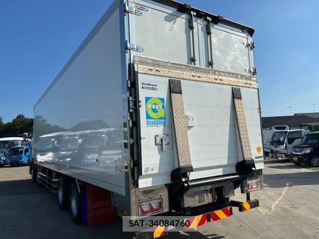 Nissan QUON 2021-06 8037826-2