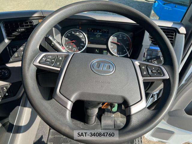 Nissan QUON 2021-06 8037826-4