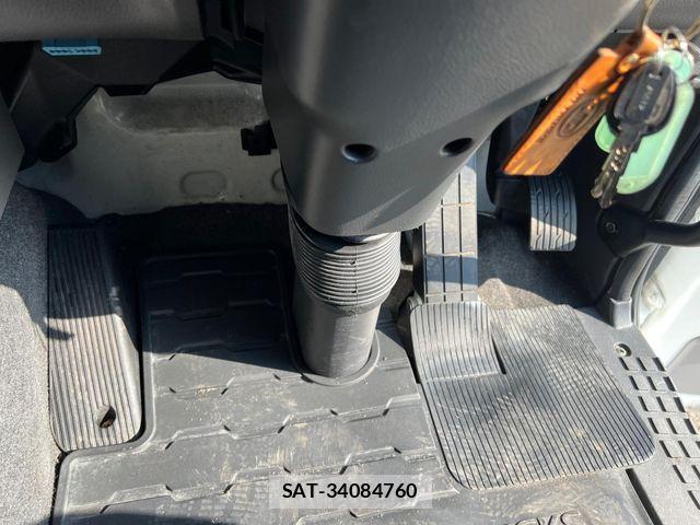 Nissan QUON 2021-06 8037826-6