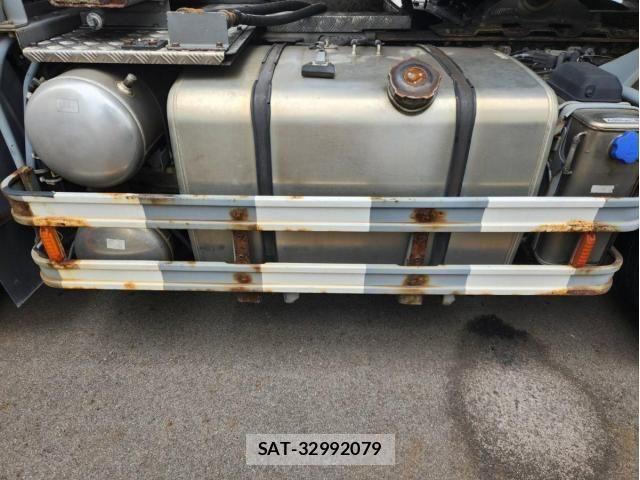 Nissan QUON 2015-09 8037828-2