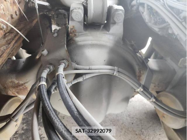 Nissan QUON 2015-09 8037828-4