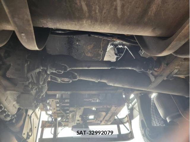 Nissan QUON 2015-09 8037828-5