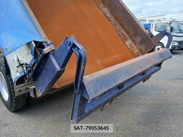 Nissan QUON 2008-12 8037827-12