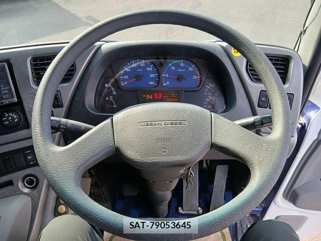 Nissan QUON 2008-12 8037827-14