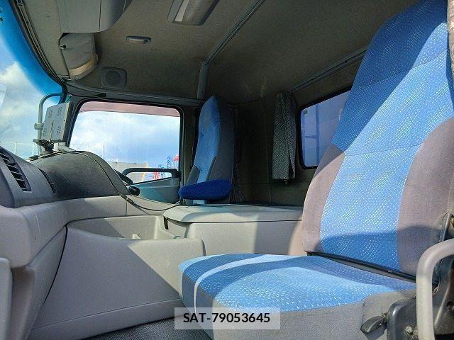 Nissan QUON 2008-12 8037827-17