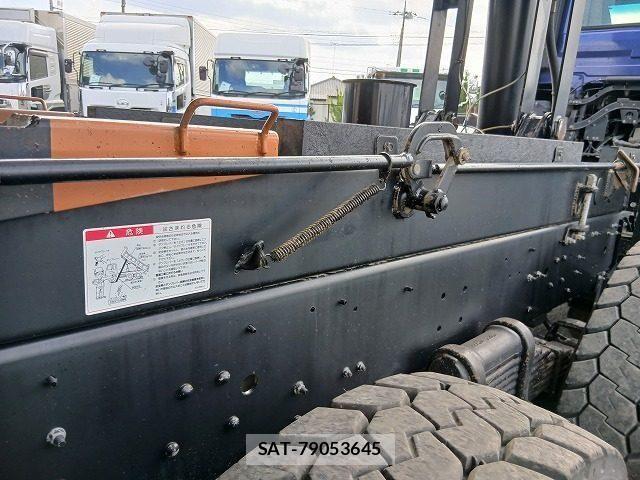 Nissan QUON 2008-12 8037827-20