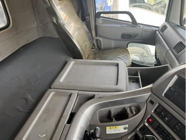 Nissan QUON 2012-09 8060610-12