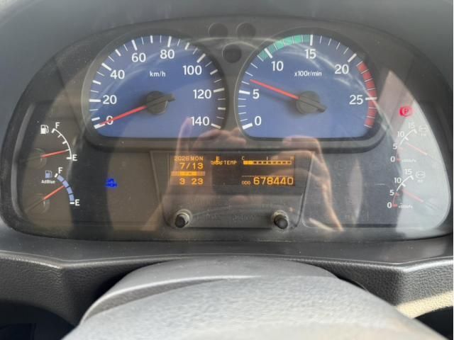Nissan QUON 2012-09 8060610-13
