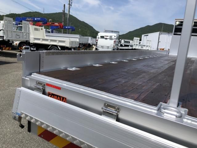 Nissan QUON 2025-02 8060606-24
