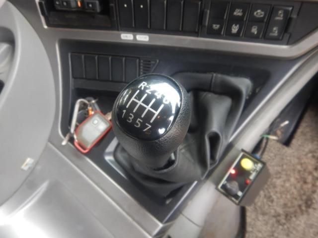 Nissan QUON 2018-08 8060607-13