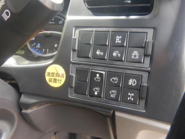 Nissan QUON 2018-08 8060607-15
