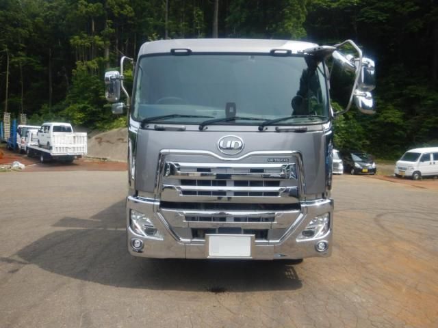 Nissan QUON 2018-08 8060607-1