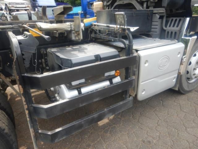 Nissan QUON 2018-08 8060607-26