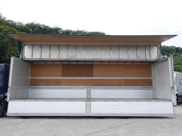 Nissan QUON 2018-01 8060609-11