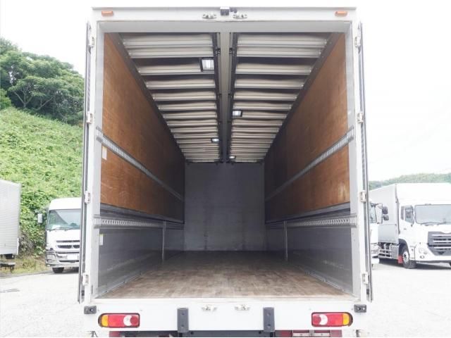 Nissan QUON 2018-01 8060609-12