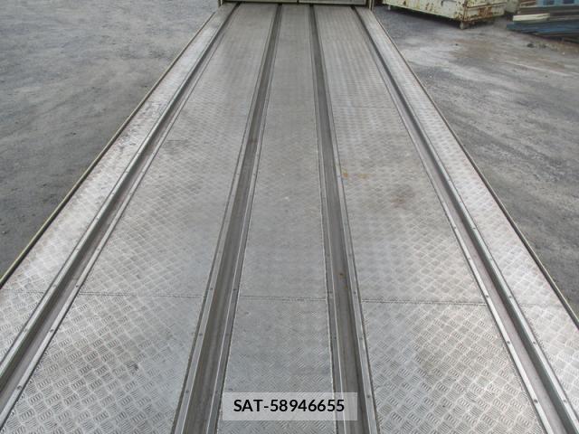 Nissan QUON 2011-10 8075247-12