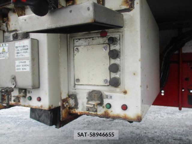 Nissan QUON 2011-10 8075247-15