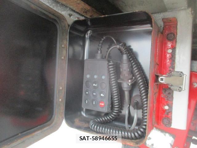 Nissan QUON 2011-10 8075247-16